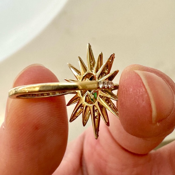 Gold and Emerald Sunburst Ring - Picture 14 of 14